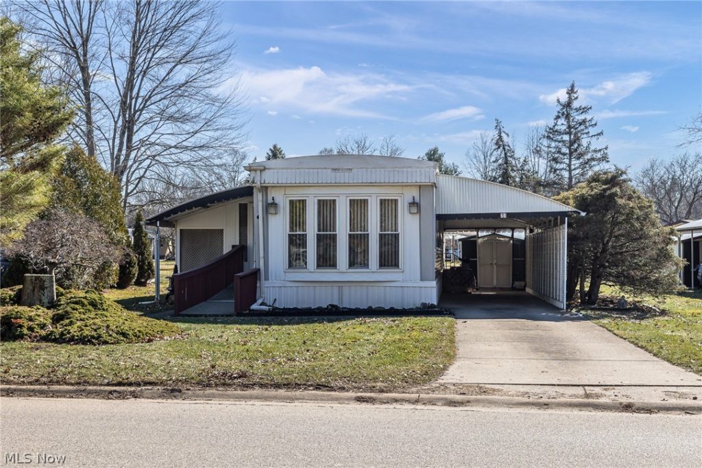 61 Parkway Street, Olmsted Twp, OH