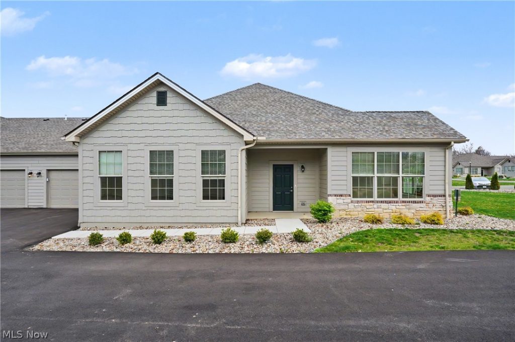 9264 Sharrott Road #1002, Poland, OH