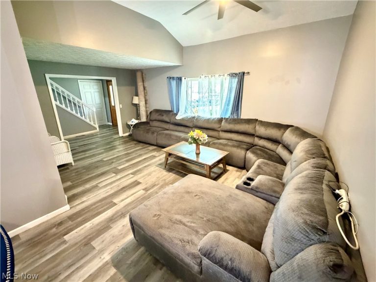 6186 Wild Oak Drive, North Olmsted, OH - Photo 3