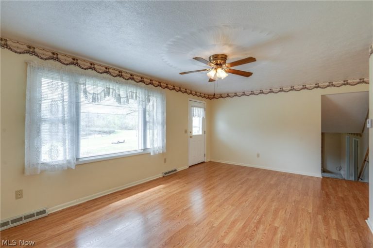 6444 Akron Avenue, Canal Fulton, OH - Photo 8