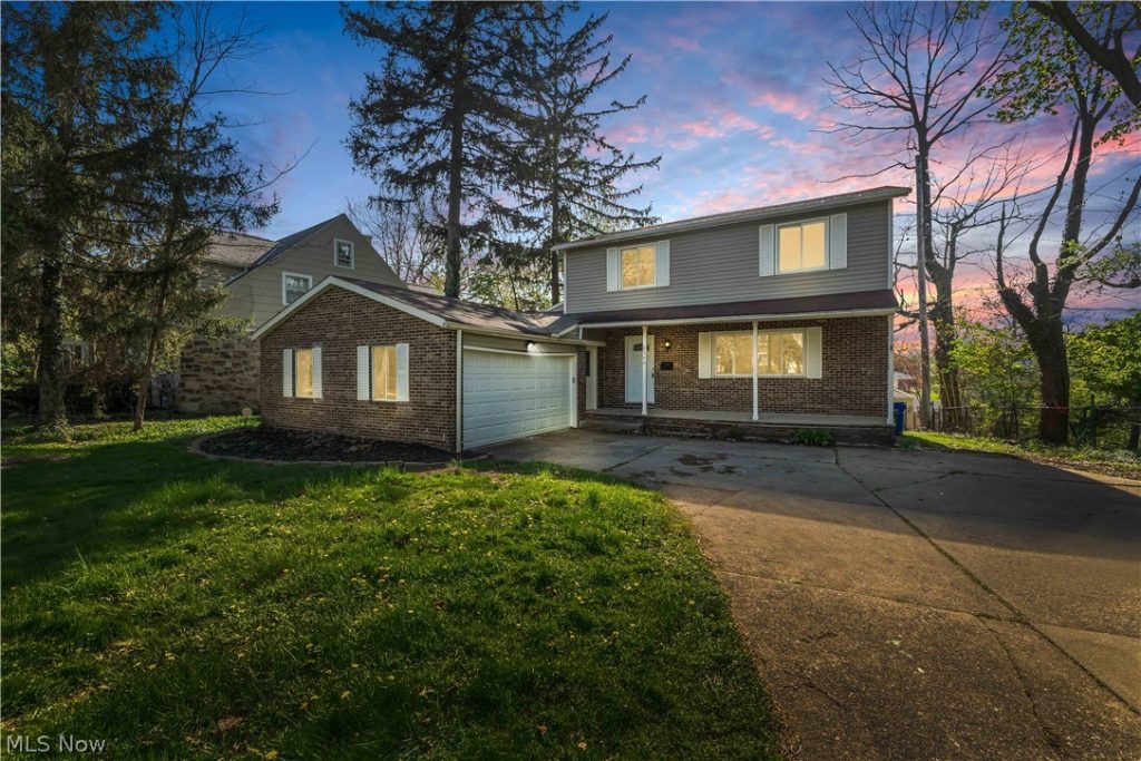 2540 Charney Road, University Heights, OH