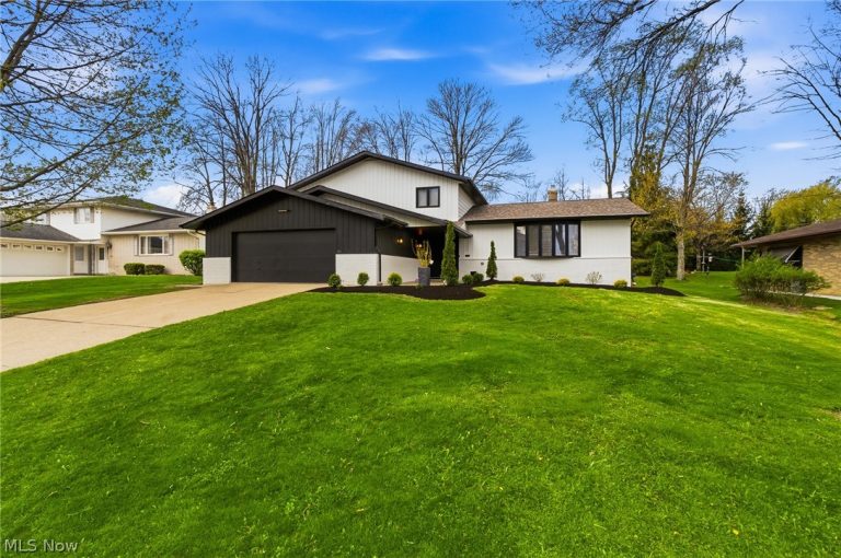 6344 Gale Drive, Seven Hills, OH, 44131