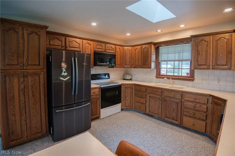 6424 Weaver Road, Berlin Center, OH - Photo 8