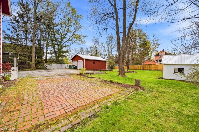 214 Hambden Street, Chardon, OH - Photo 6