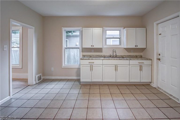 7619 Lawn Avenue, Cleveland, OH - Photo 8