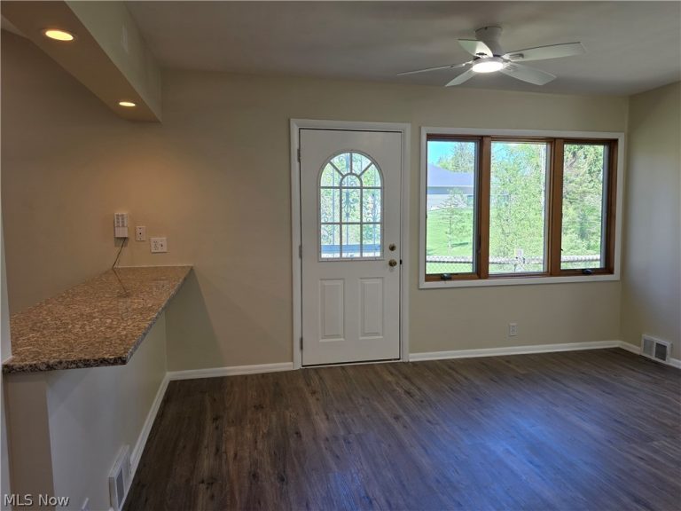 7156 Walton Road, Walton Hills, OH - Photo 8