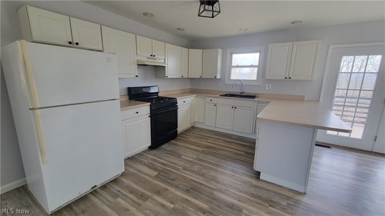 105 Woodcrest Lane, Marietta, OH - Photo 4