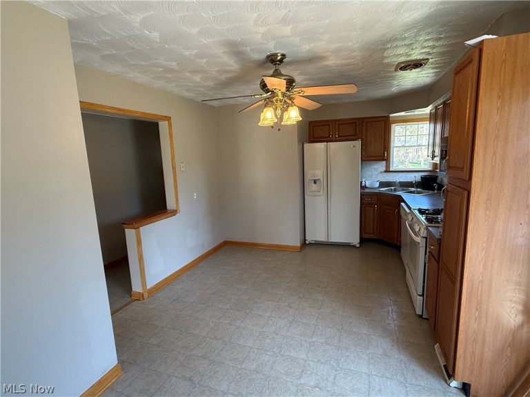 4362 Porter Road, North Olmsted, OH - Photo 2