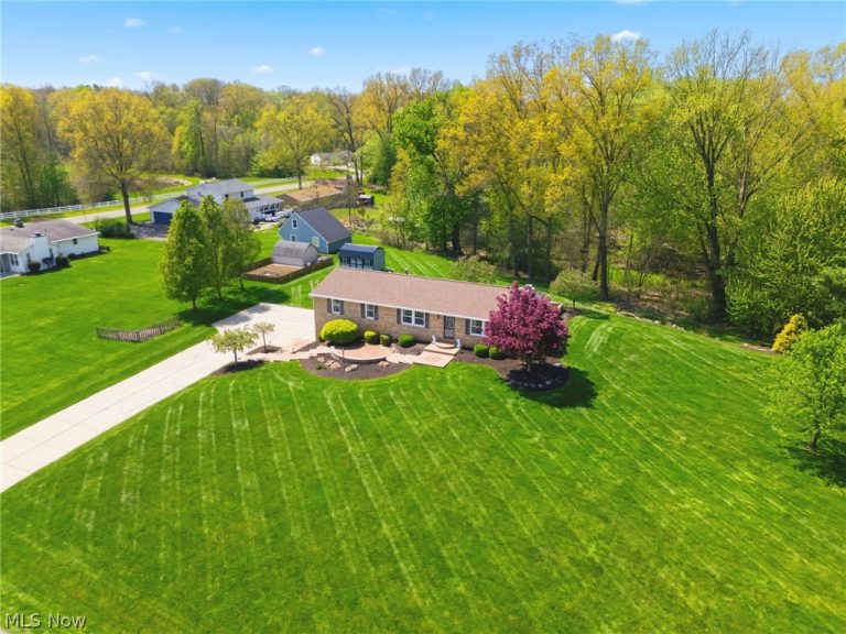 8285 Southwood Drive, North Canton, OH - Photo 5