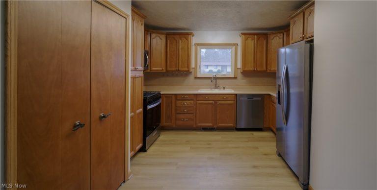 5200 Donner Drive, New Franklin, OH - Photo 8