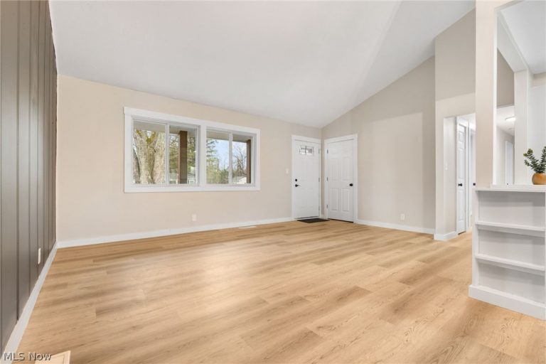 8304 Cedar Road, Chesterland, OH - Photo 8