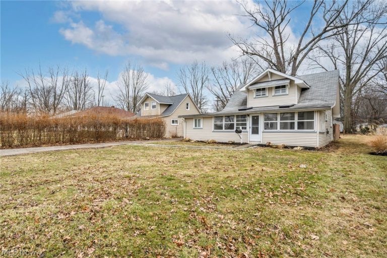 295 E 238th Street, Euclid, OH - Photo 3