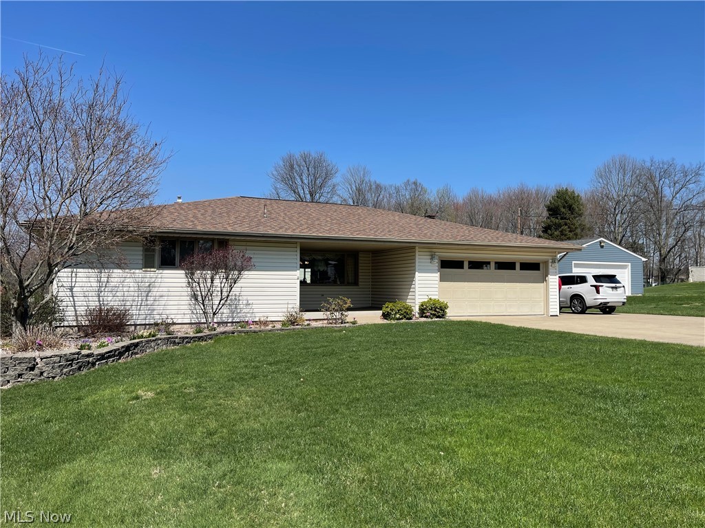 402 thomas Lane, Girard, OH