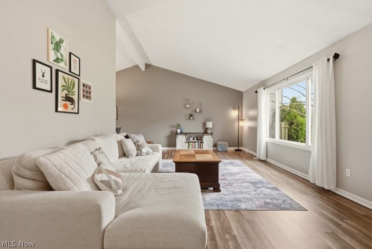 32430 Roundhead Drive, Solon, OH - Photo 3