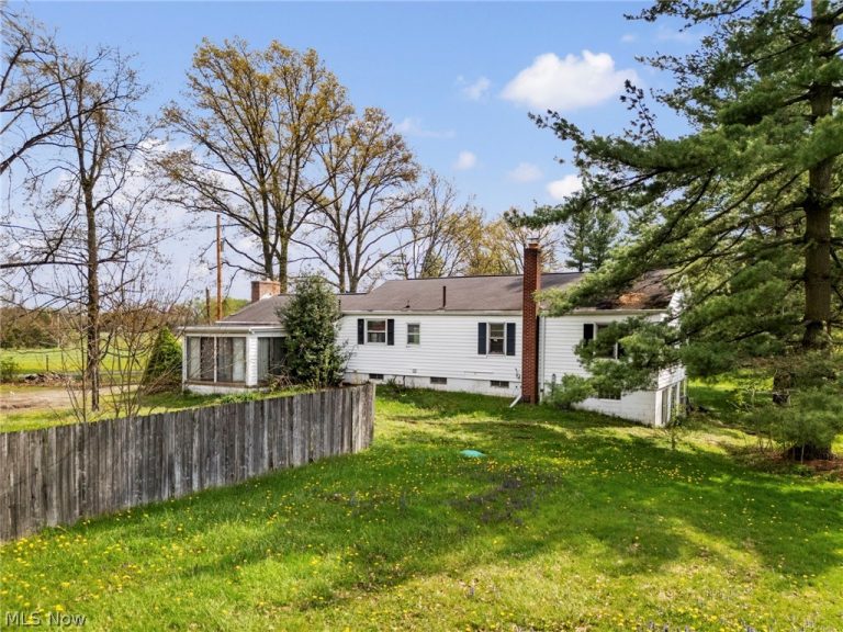 11829 Marlboro Avenue, Alliance, OH - Photo 2