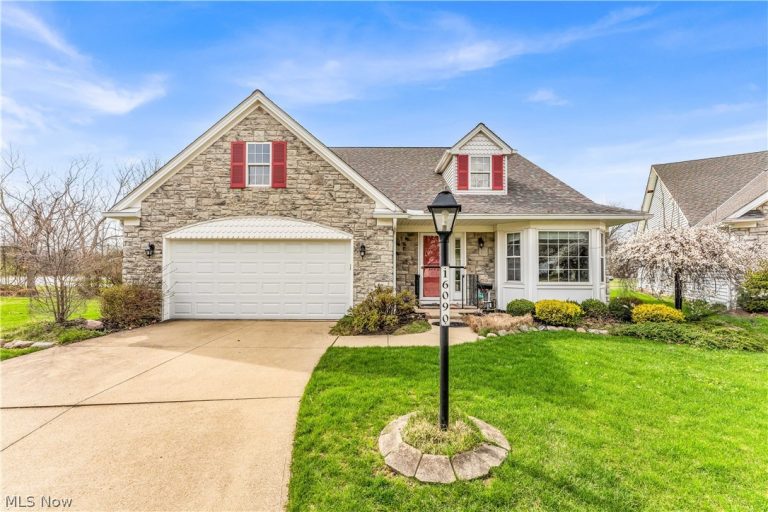16090 Yarmouth Oval, Middleburg Heights, OH - Photo 2