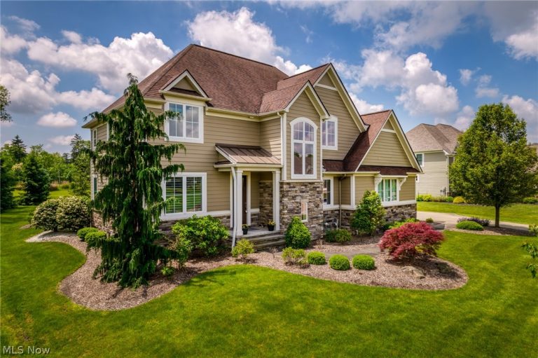 435 Dunwoody Drive, Aurora, OH - Photo 2