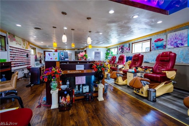 1028 Main Street, Follansbee, WV - Photo 4