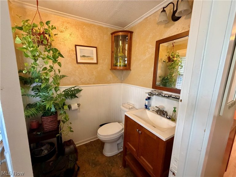 13705 Courtland Avenue, Cleveland, OH - Photo 8