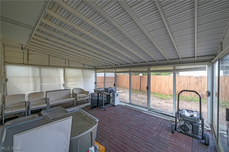 7504 Skylark Drive, Parma, OH - Photo 5