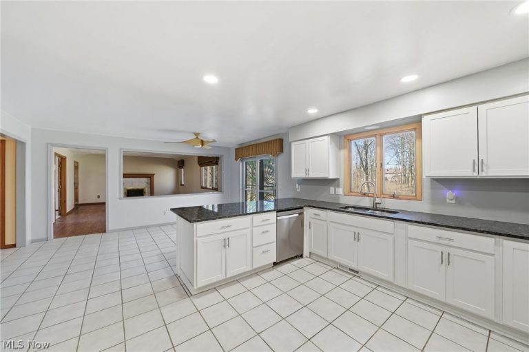 19649 Sagamore Road, Walton Hills, OH - Photo 3