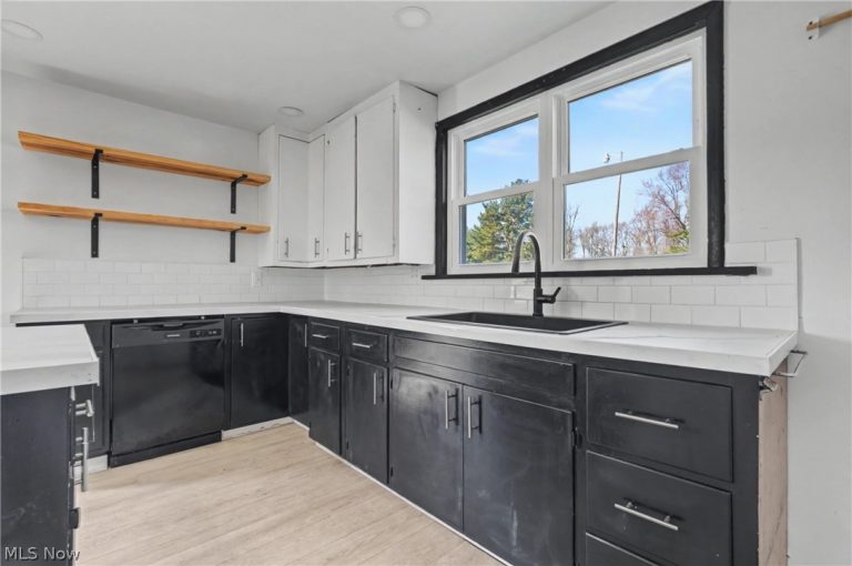 2775 Bandy Road, Alliance, OH - Photo 3