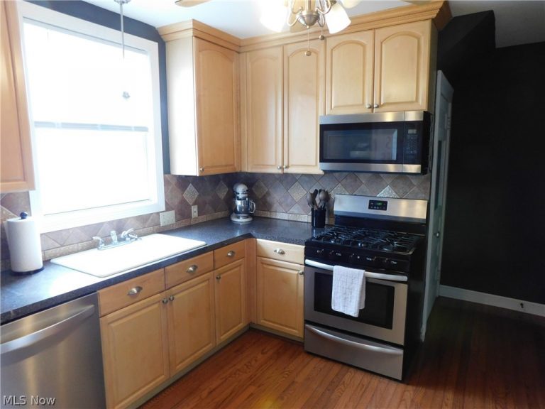 1915 34th Street, Canton, OH - Photo 3