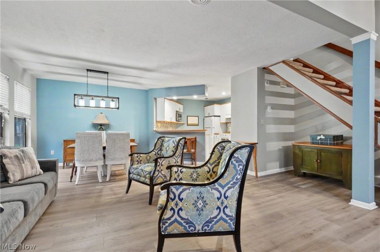 1323 Red Tail Hawk Court #4, Youngstown, OH - Photo 8