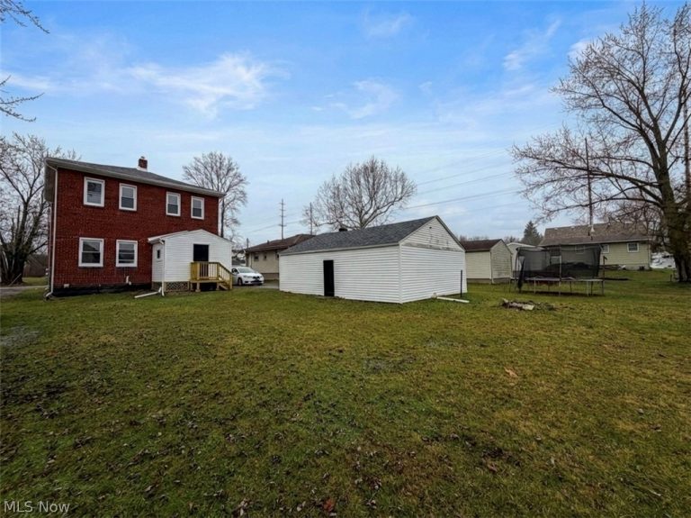 7911 1st Street, Masury, OH - Photo 2