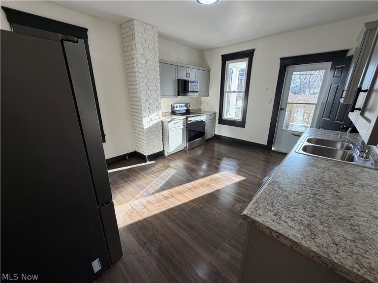 1529 Stark Avenue, Canton, OH - Photo 5