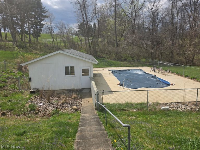 10525 Twin Oaks Drive, Cambridge, OH - Photo 5