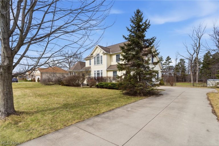 25684 Tryon Road, Oakwood Village, OH - Photo 3