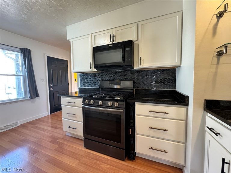 1905 Monticello Avenue, Warren, OH - Photo 8