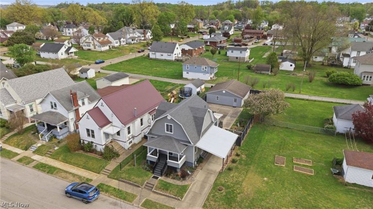 1027 32nd Street, Parkersburg, WV - Photo 3