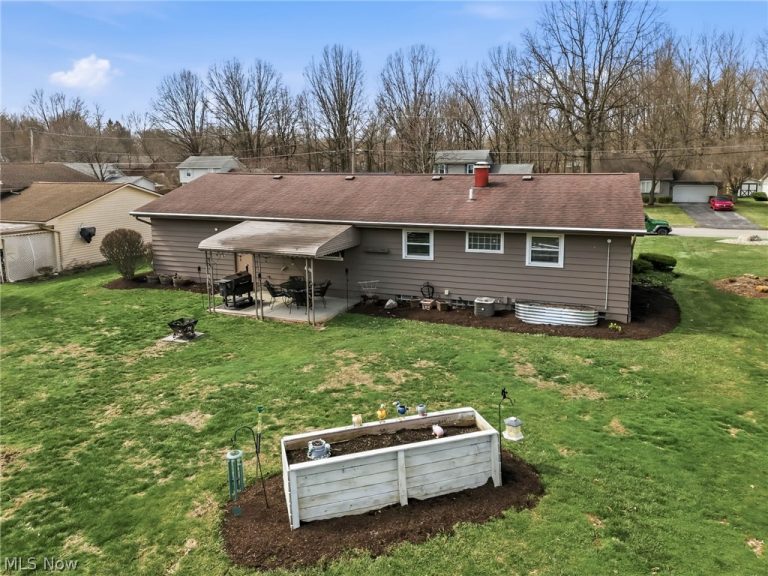 2855 Vollmer Drive, Austintown, OH - Photo 3