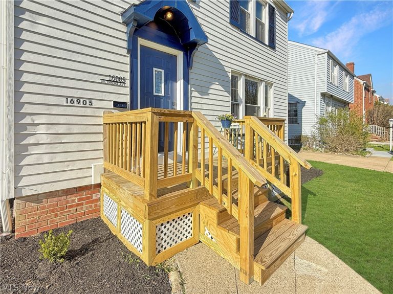 16905 Biltmore Avenue, Cleveland, OH - Photo 8