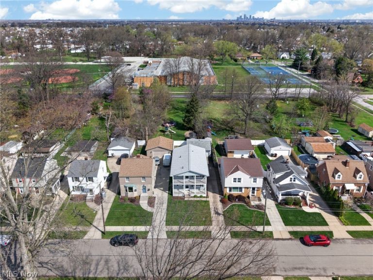 4906 Albertly Avenue, Parma, OH - Photo 4