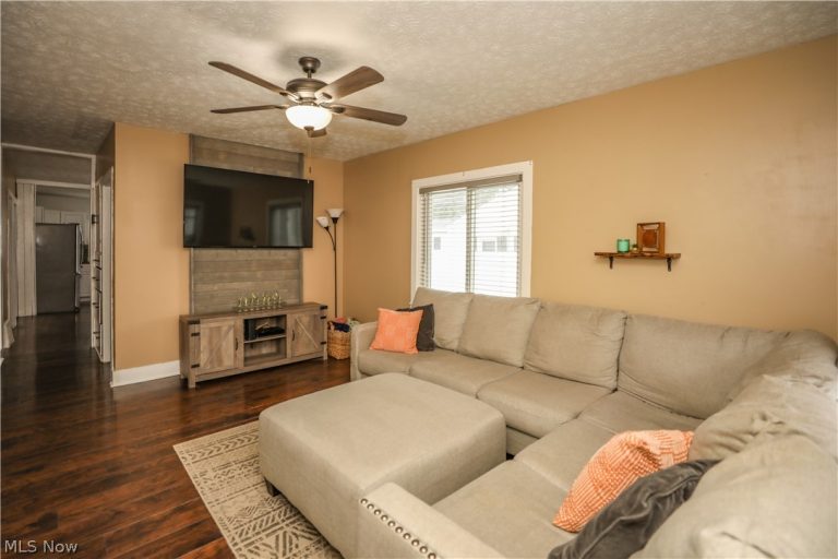 2721 Meadow Drive, Akron, OH - Photo 4