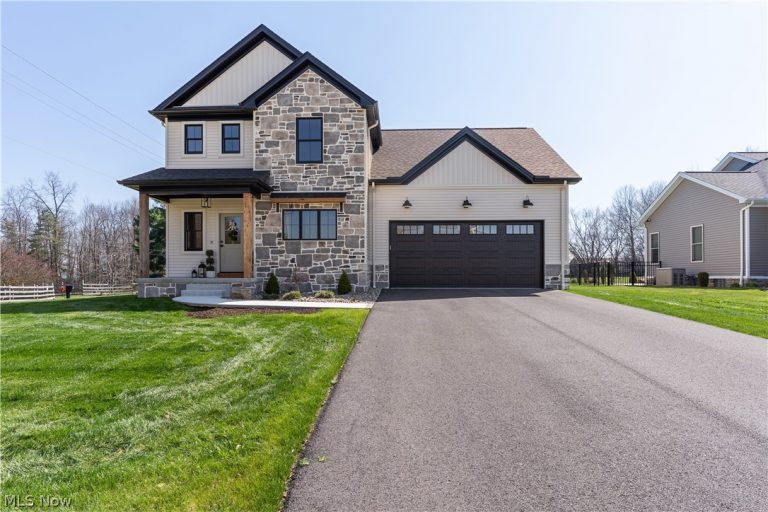 782 Radcliffe Pass, Columbiana, OH, 44408