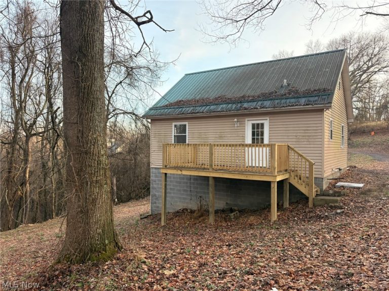 1213 Rabbit Hill Road, Wellsburg, WV - Photo 2