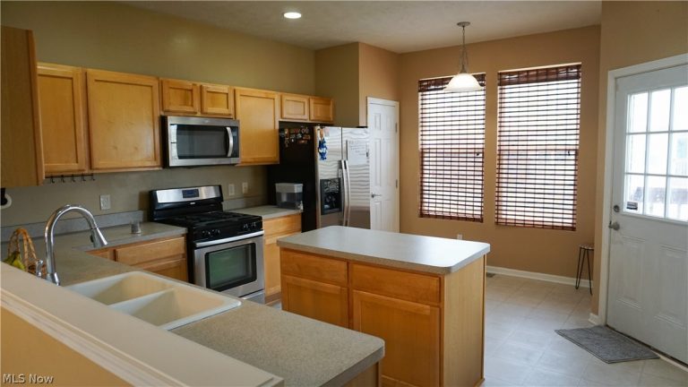 239 Woodhaven Drive, Copley, OH - Photo 2