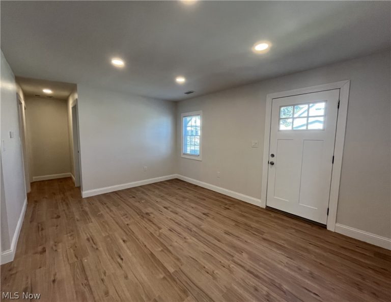 13325 Carrington Avenue, Cleveland, OH - Photo 8