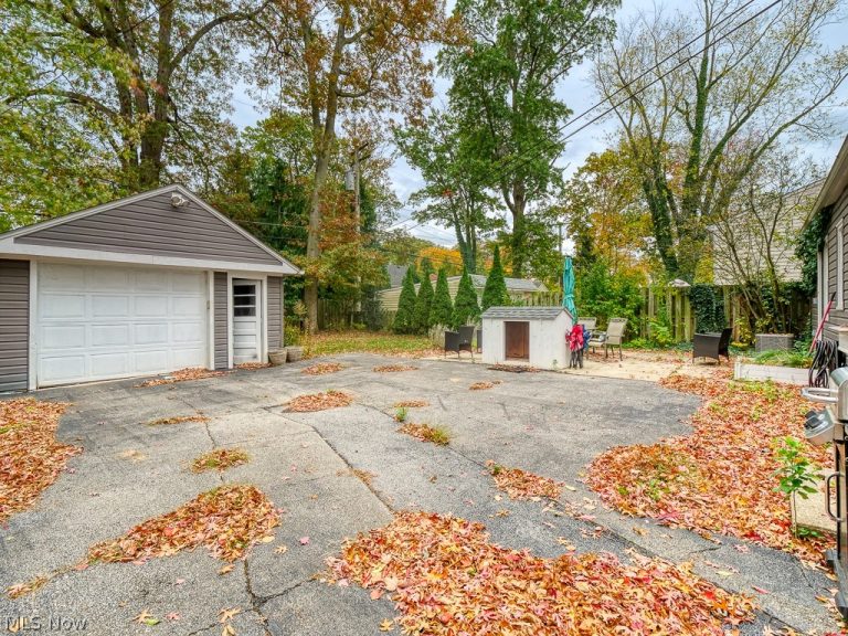 559 Kenilworth Road, Bay Village, OH - Photo 4