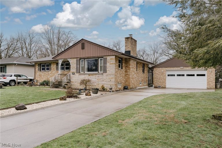 23 Thames Avenue, Bedford, OH - Photo 2