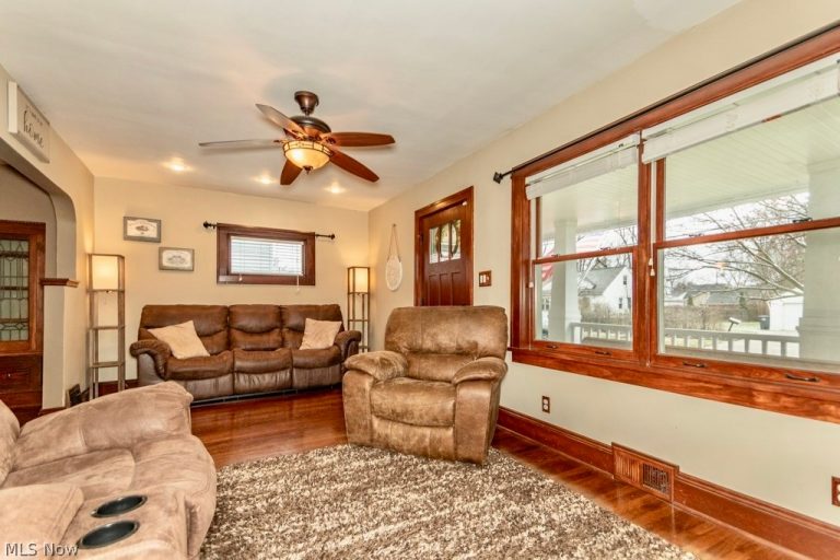 1383 Churchill Road, Lyndhurst, OH - Photo 8