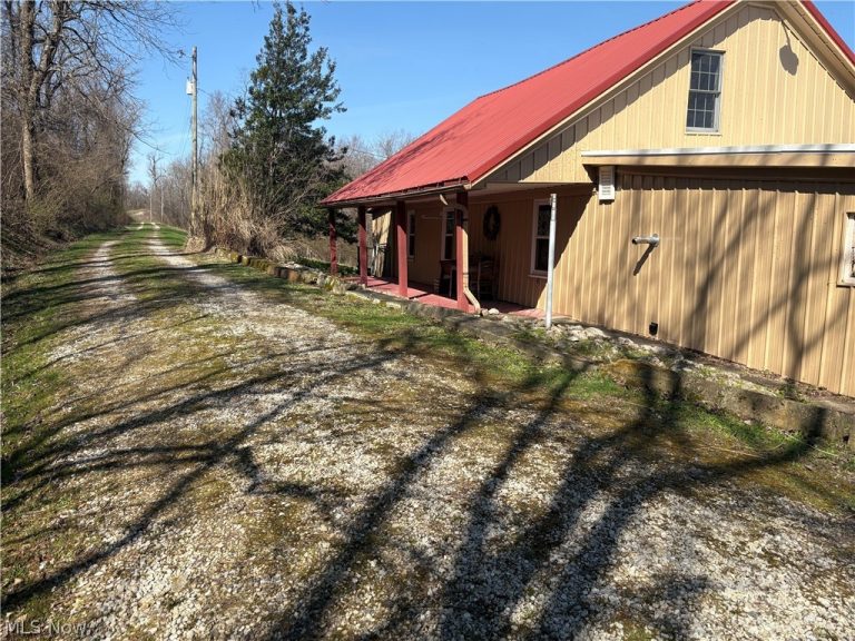 64446 Erie Road, Salesville, OH - Photo 2