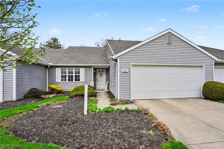 9809 Brookline Oval, Strongsville, OH - Photo 6