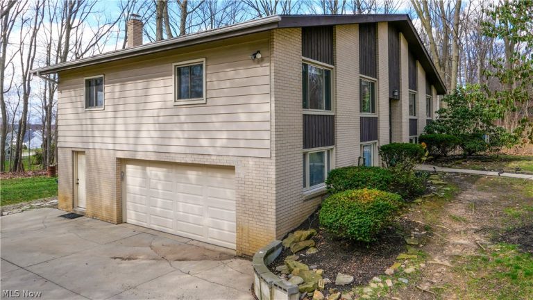 447 Spring Grove Drive, Tallmadge, OH - Photo 4