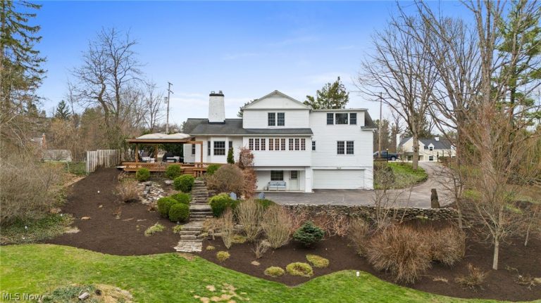 118 Kenton Road, Chagrin Falls, OH - Photo 8
