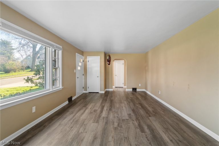 1807 Wicliff Avenue, Massillon, OH - Photo 6